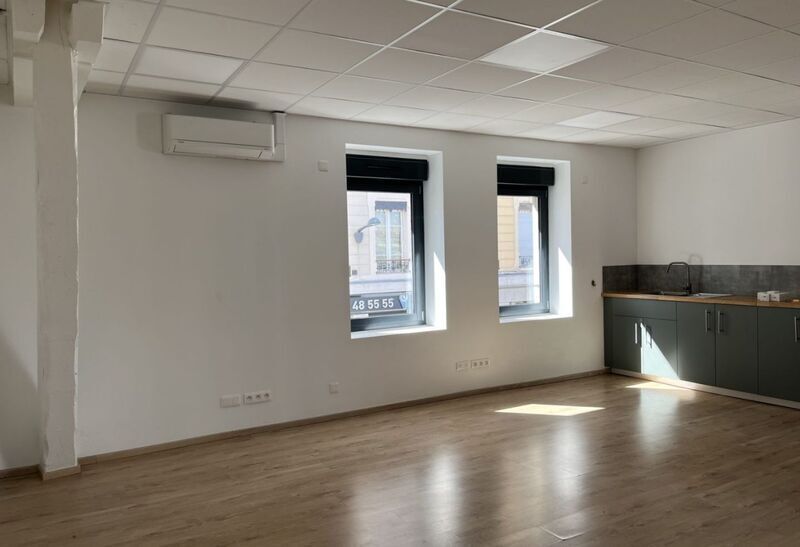 Office in Villeurbanne to rent - Building Photo - Image 1 of 5