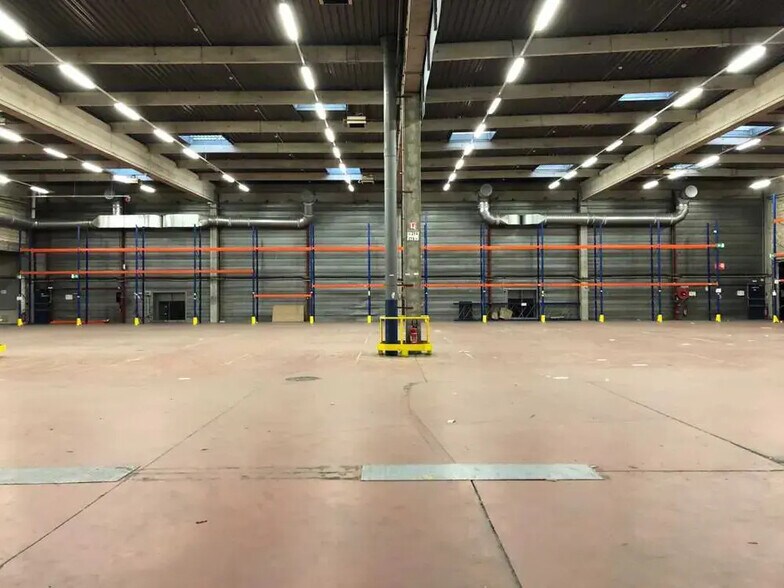 Industrial in Gennevilliers to rent - Building Photo - Image 2 of 30