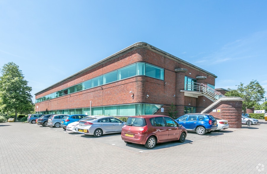 2440 Park Av, Almondsbury to rent - Building Photo - Image 1 of 3