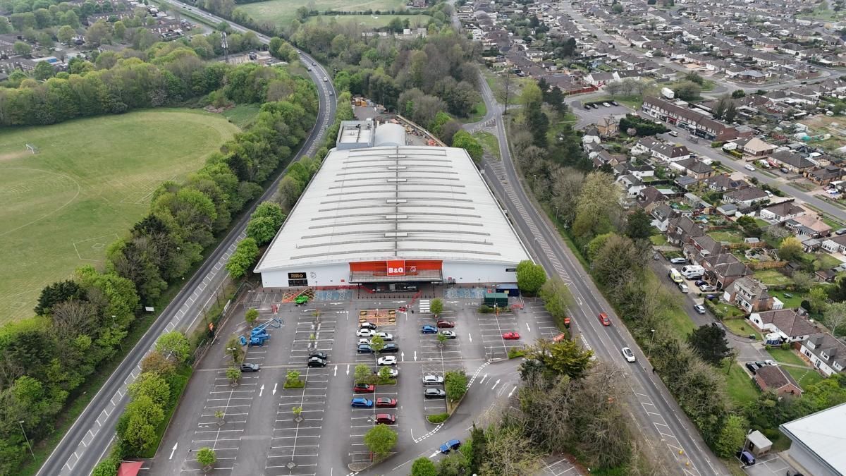 Winchester Rd, Basingstoke for sale Primary Photo- Image 1 of 1