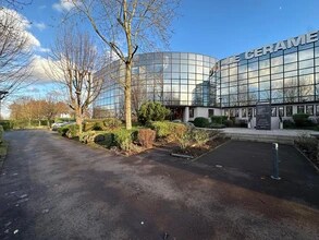 Office in Cergy to rent Building Photo- Image 2 of 6