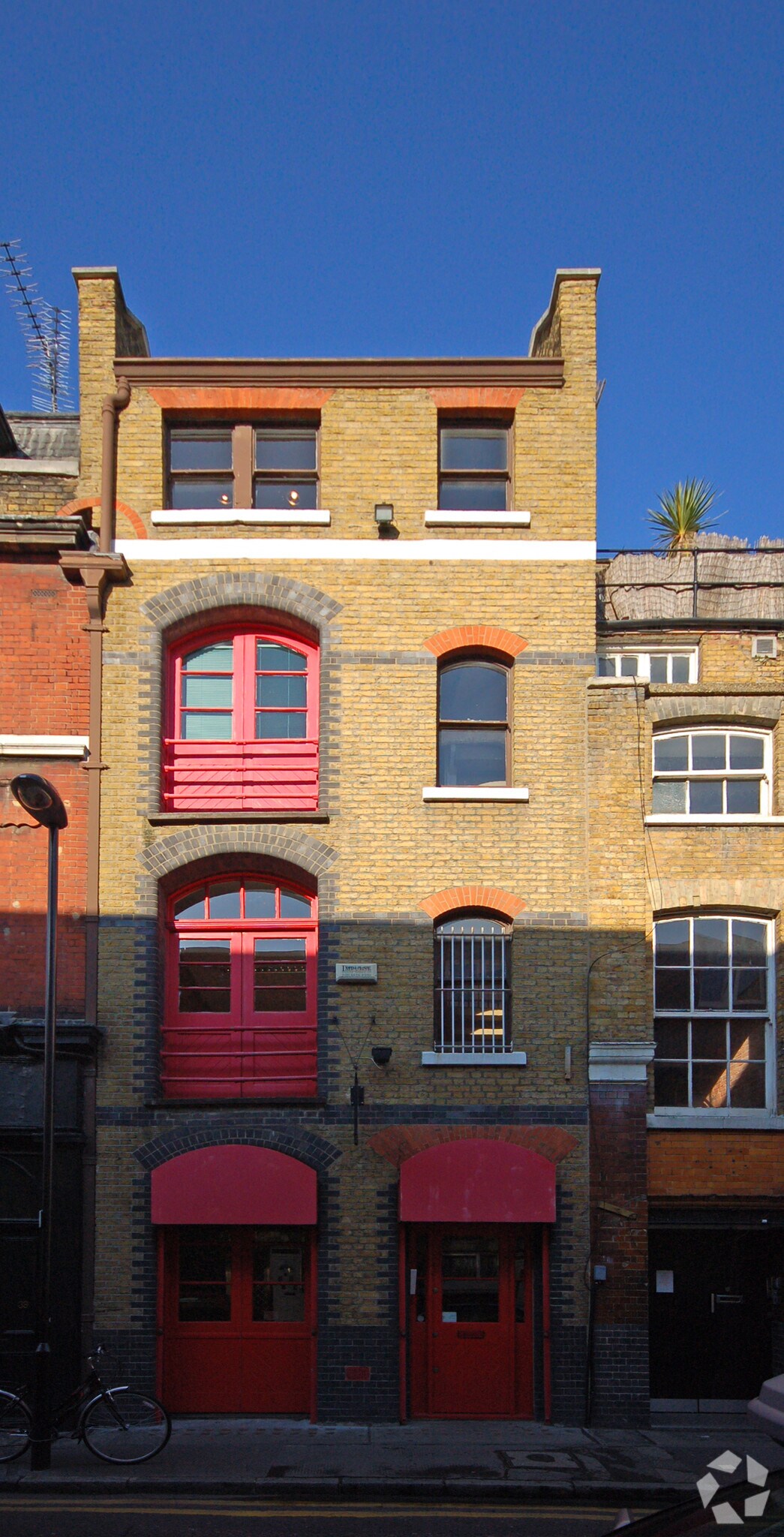 41 Mitchell St, London for sale Primary Photo- Image 1 of 1