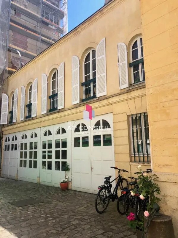 Office in Versailles to rent Primary Photo- Image 1 of 9