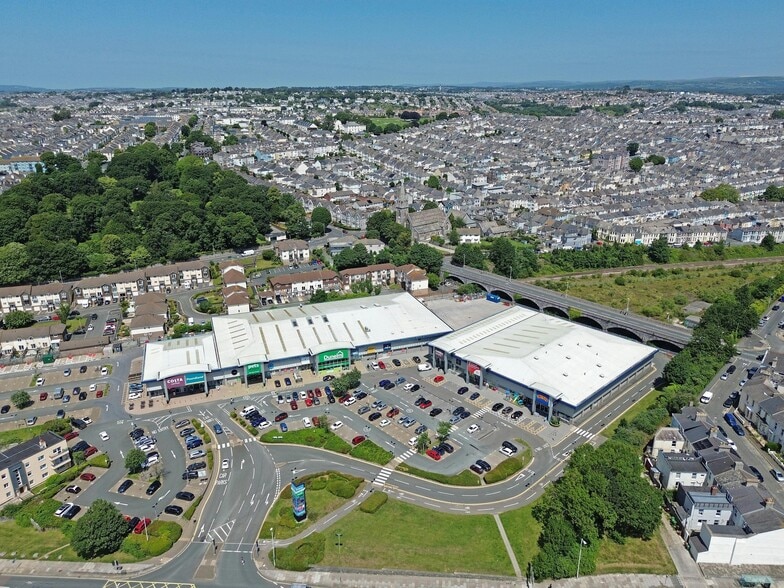 Exeter St, Plymouth to rent - Aerial - Image 2 of 9