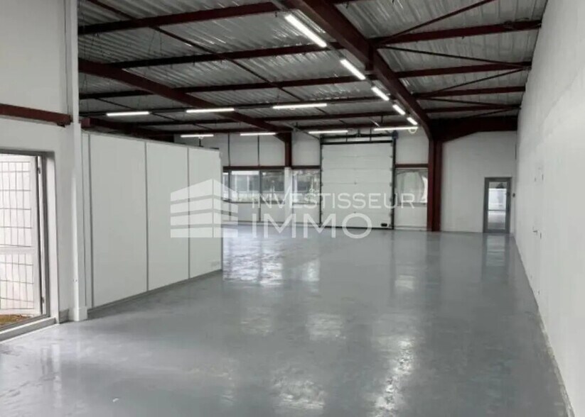 Light Industrial in Villebon-sur-Yvette to rent - Interior Photo - Image 3 of 3