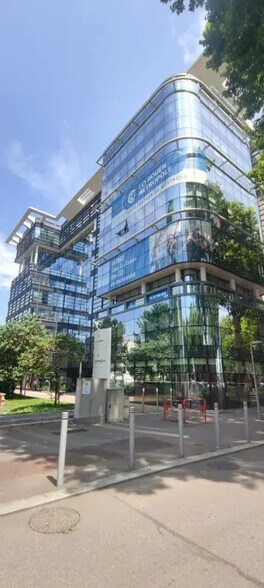 Office in Rouen to rent - Primary Photo - Image 1 of 8