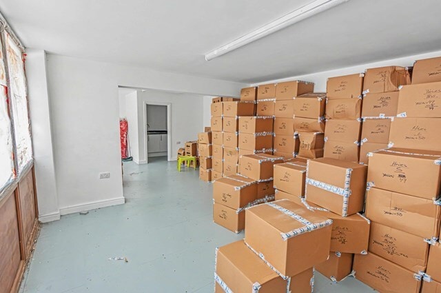 13 Andover Rd, Ludgershall for sale - Interior Photo - Image 2 of 3
