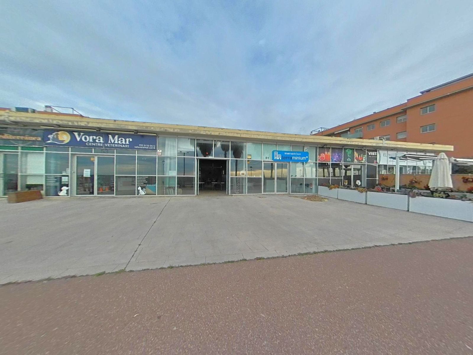 Retail in Cubelles, Barcelona to rent Primary Photo- Image 1 of 14