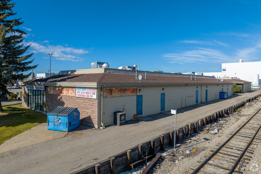 3716 61st Ave SE, Calgary, AB for rent - Building Photo - Image 3 of 4