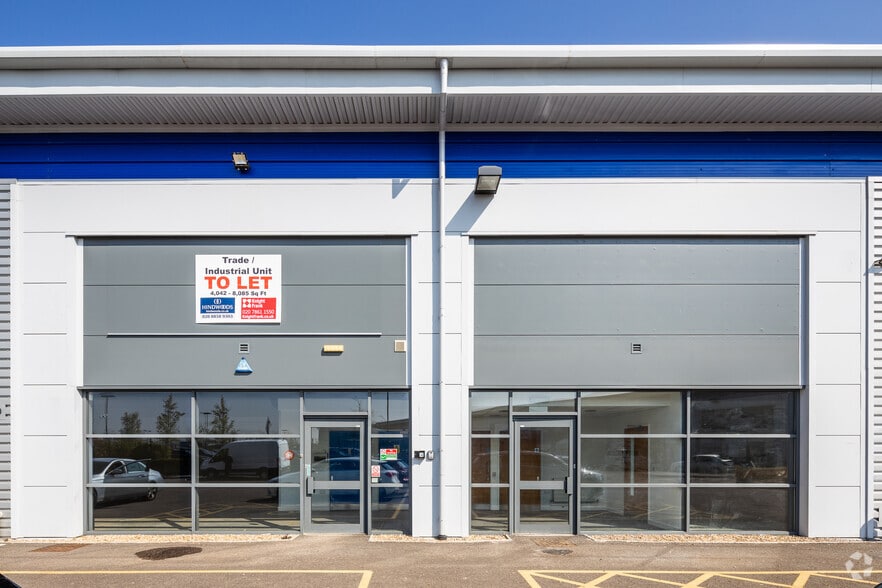 Bell Green, London to rent - Building Photo - Image 3 of 11