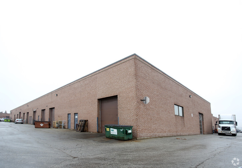 21 Kenview Blvd, Brampton, ON for sale - Building Photo - Image 3 of 7