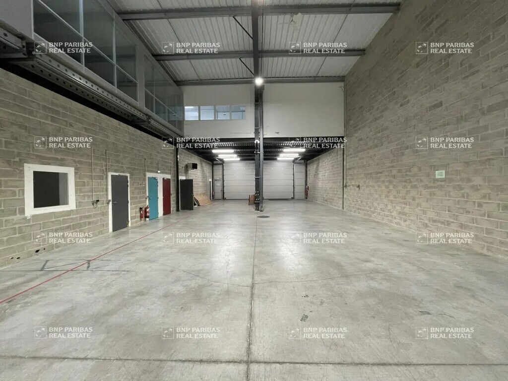 Vente Local d'activités 850 m² - Photo 1