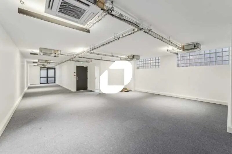 Office in Neuilly-sur-Seine to rent - Building Photo - Image 3 of 10