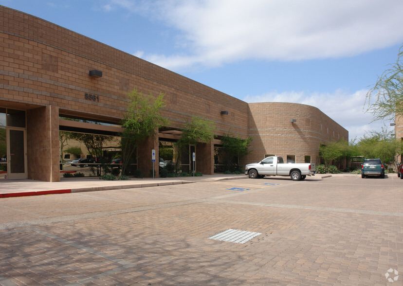 8561 E Anderson Dr, Scottsdale, AZ for rent - Building Photo - Image 2 of 6