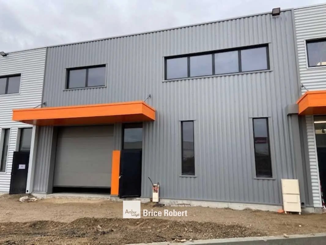 Light Industrial in Corbas for sale Building Photo- Image 1 of 10