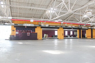 100 Keystone Dr, Carnegie, PA to rent Interior Photo- Image 2 of 3