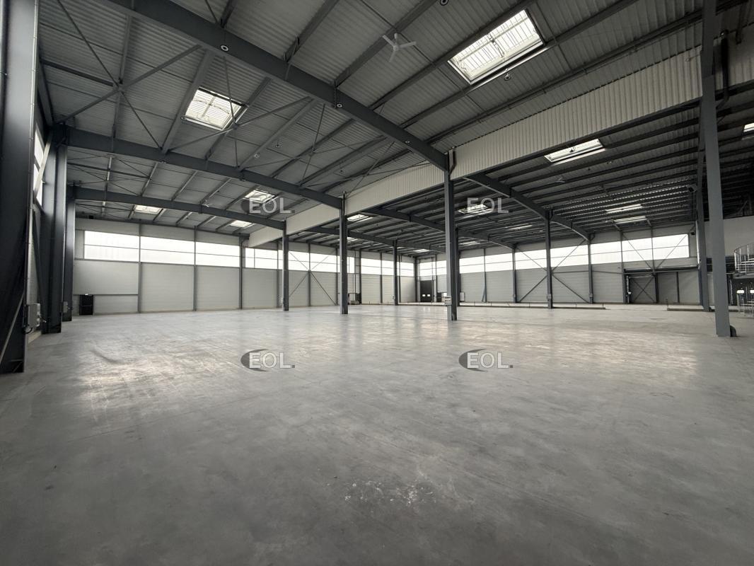 Light Industrial in Torcy to rent Building Photo- Image 1 of 5