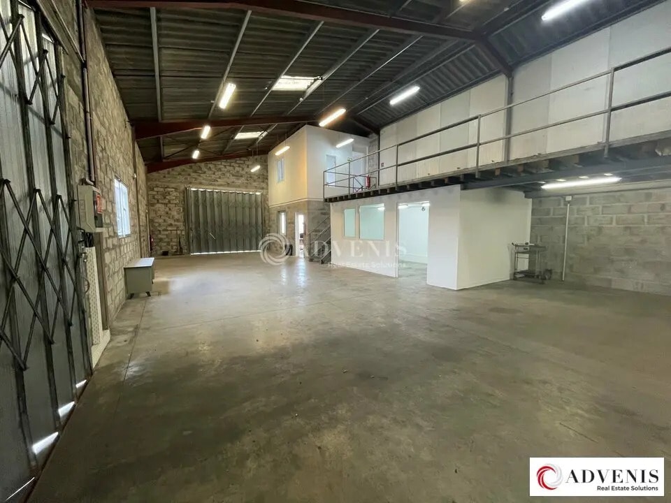 Location Local d'activités 336 m² - Photo 1