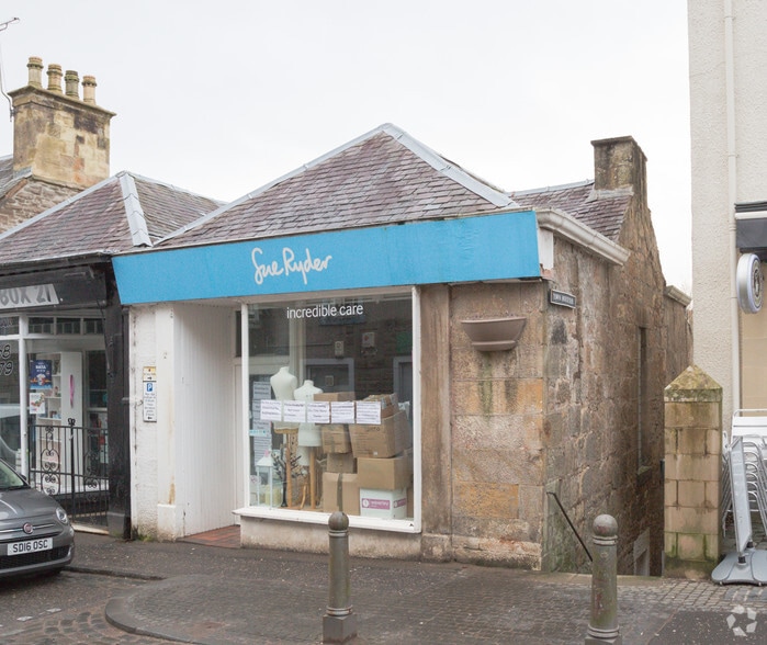 17 High St, Dunblane to rent - Primary Photo - Image 1 of 2