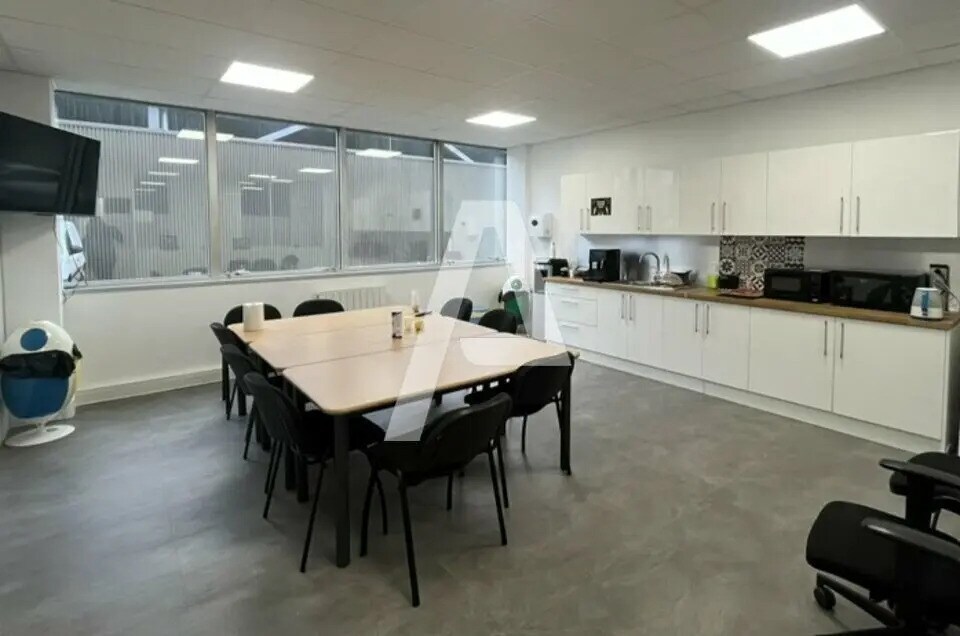 Location Bureaux 500 m² à 2 112 m² - Photo 1