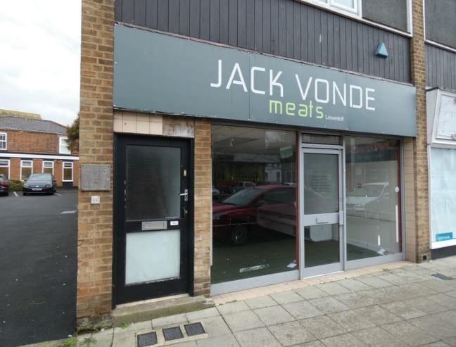 144 London Road North, Lowestoft to rent - Building Photo - Image 2 of 2