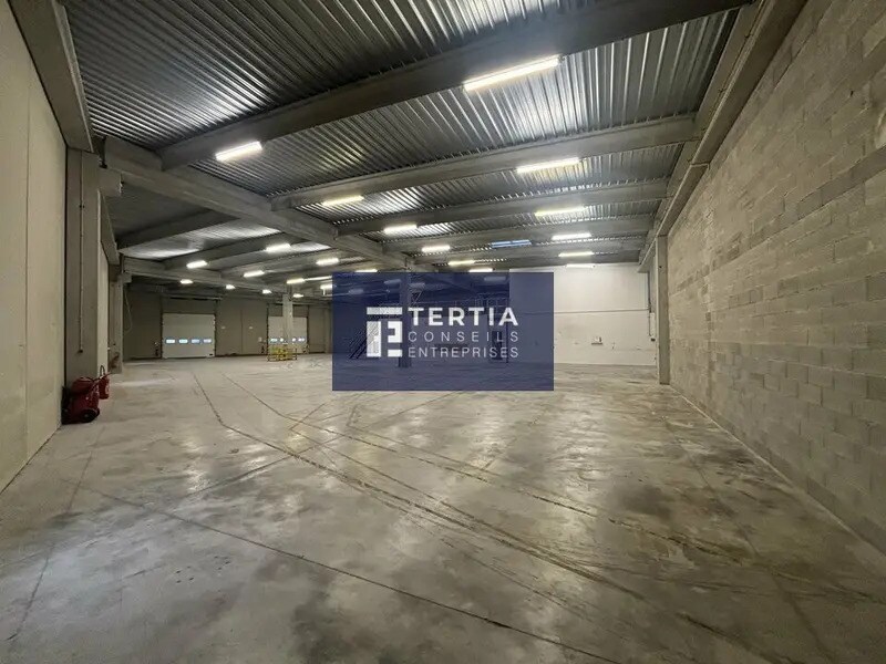 Location Entrepôt 1 070 m² - Photo 1