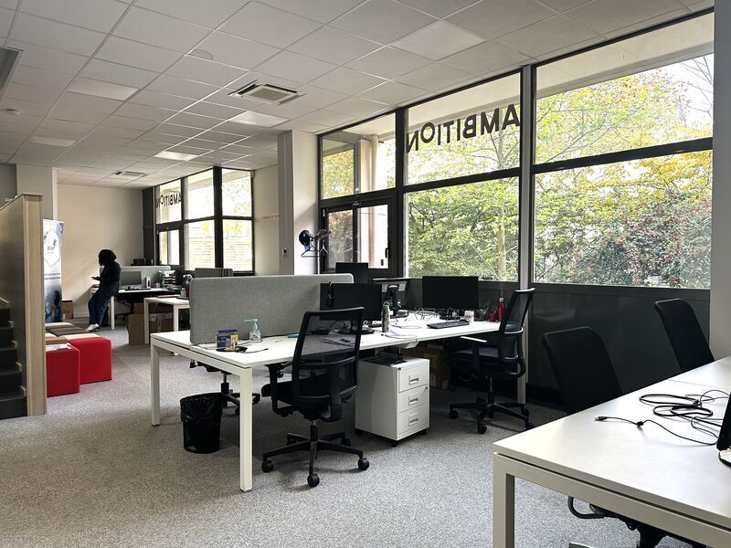 Office in Villeurbanne to rent Interior Photo- Image 1 of 8