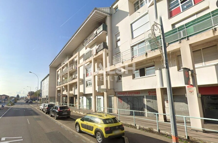 Avenue Jean Jaurès, Décines-Charpieu to rent - Building Photo - Image 1 of 5