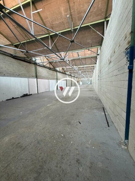 Industrial in Pantin to rent - Interior Photo - Image 2 of 11