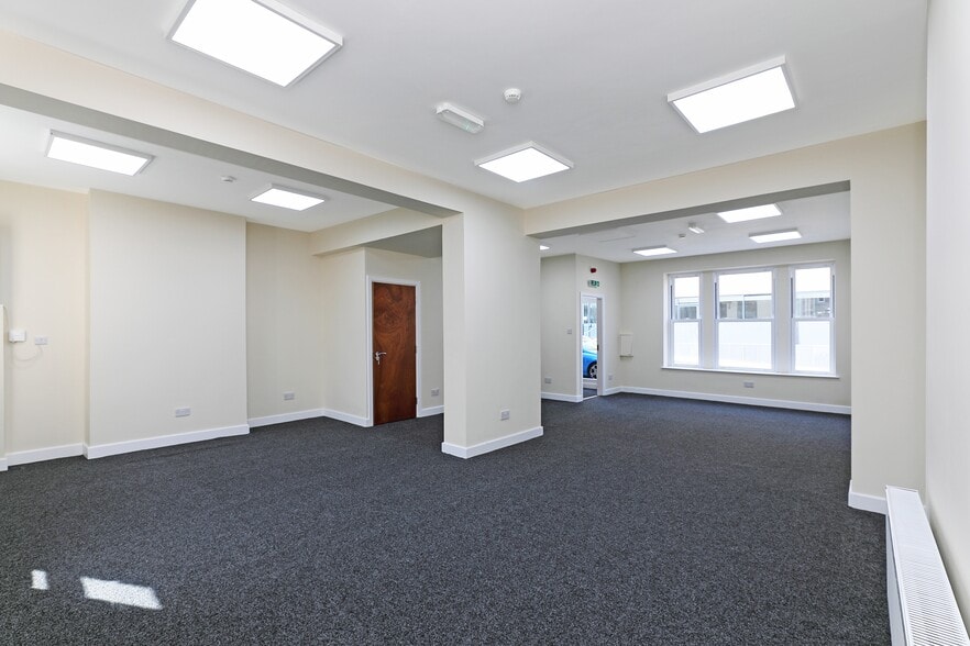 25 Regent St, Barnsley to rent - Building Photo - Image 3 of 22
