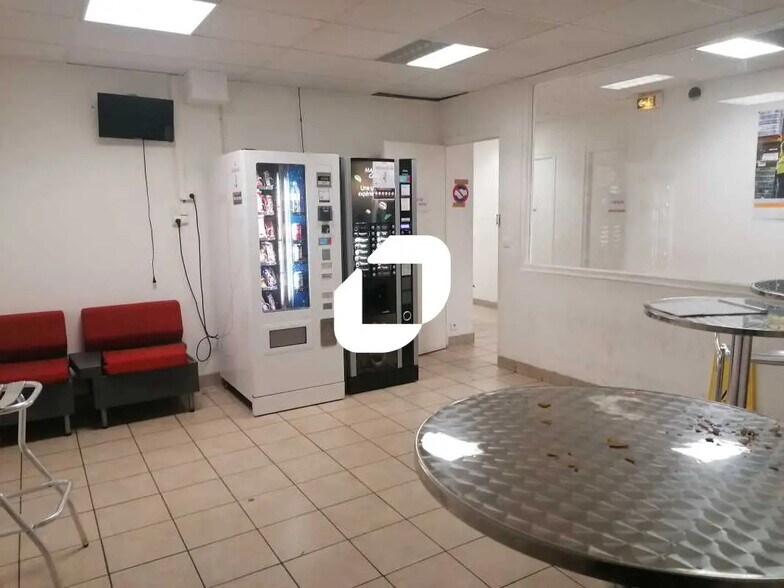 11 Rue Guy Moquet, Argenteuil to rent - Building Photo - Image 3 of 10