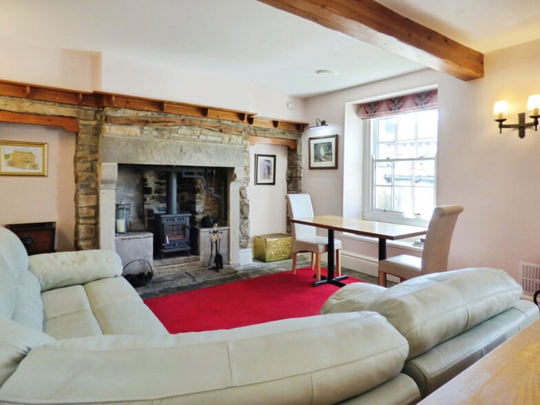 Market Pl, Leyburn for sale - Interior Photo - Image 2 of 21