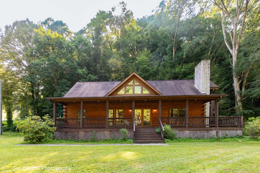 228 Chestnut Mountain Rd, Canton, NC for sale - Primary Photo - Image 1 of 10