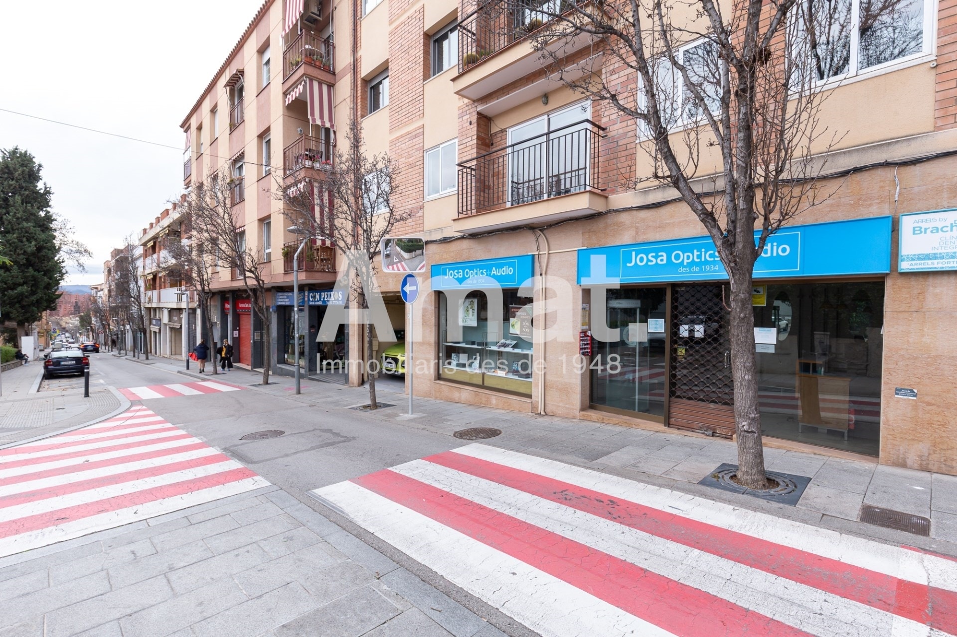 Retail in Sant Just Desvern, Barcelona to rent Interior Photo- Image 1 of 2