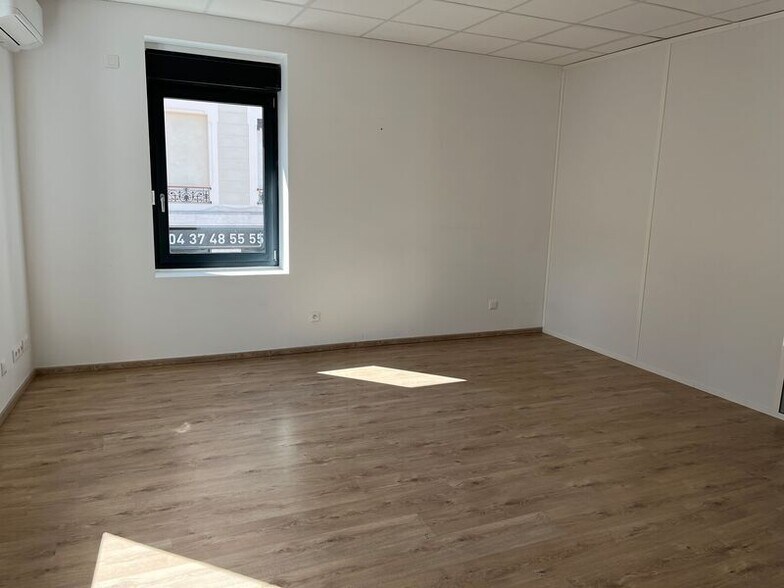 Office in Villeurbanne to rent - Interior Photo - Image 3 of 5