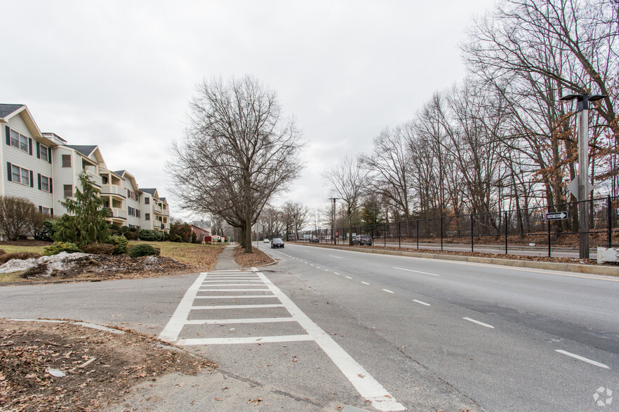 1208A VFW Pky, West Roxbury, MA for rent - Building Photo - Image 3 of 30