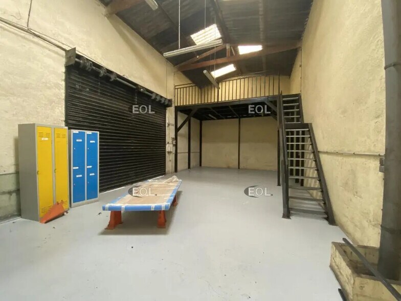 Light Industrial in Combs-la-Ville to rent - Interior Photo - Image 1 of 5