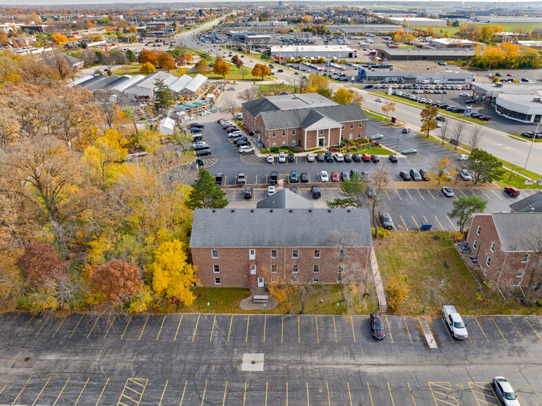 1652 E Main St, St Charles, IL for rent - Building Photo - Image 3 of 10