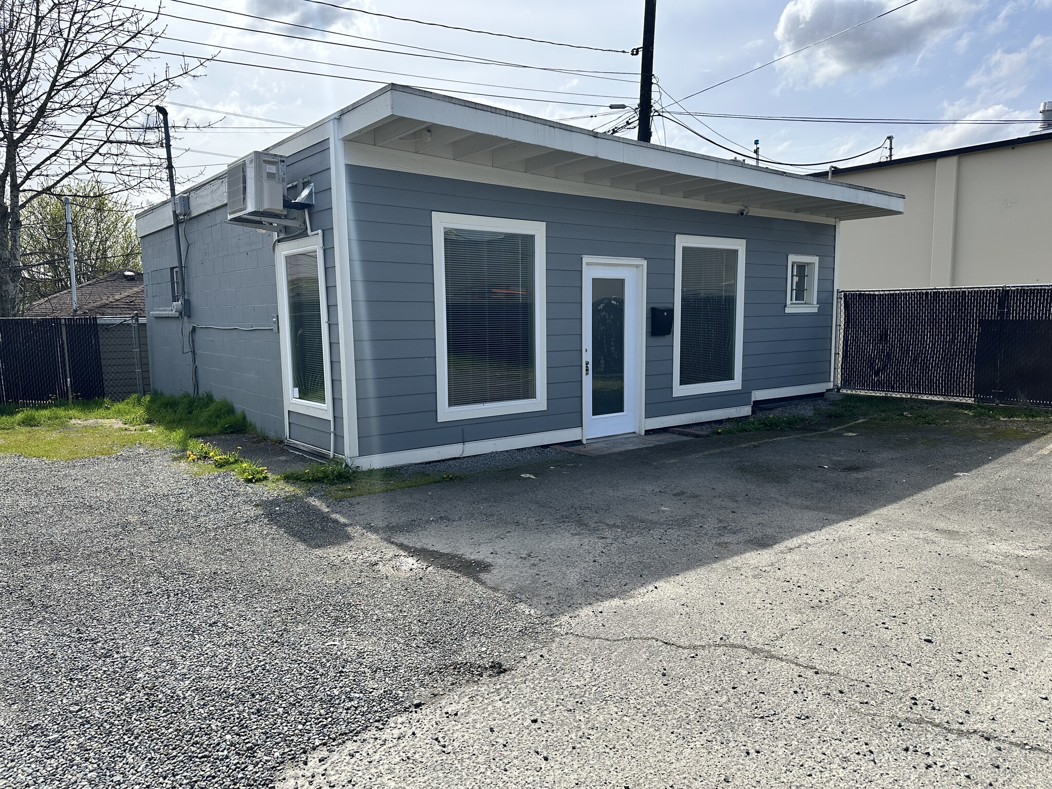 8218 Pacific Ave, Tacoma, WA to rent Interior Photo- Image 1 of 8
