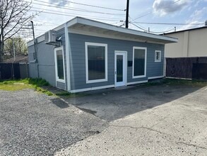 8218 Pacific Ave, Tacoma, WA to rent Interior Photo- Image 1 of 8