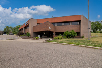 4555 Erin Dr, Eagan, MN for rent Building Photo- Image 1 of 38