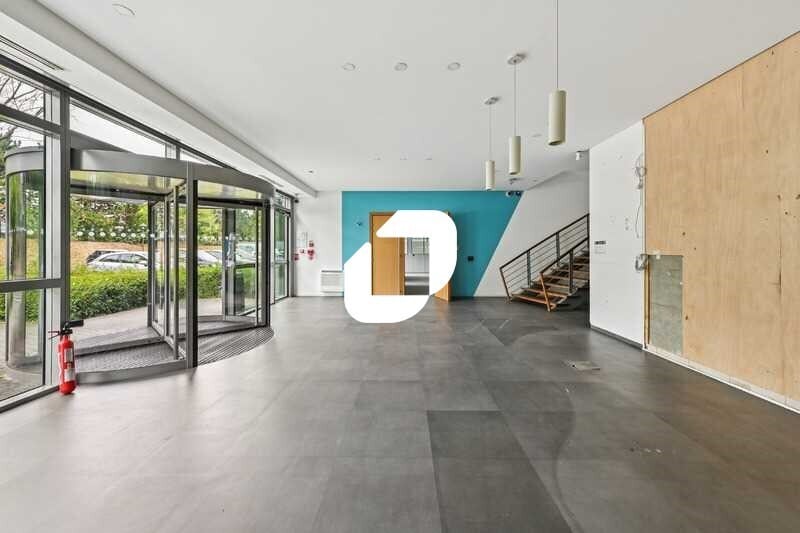 Office in Roissy-en-France to rent - Building Photo - Image 3 of 28