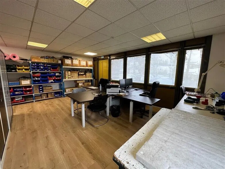 Office in Croissy-Beaubourg to rent - Interior Photo - Image 2 of 5