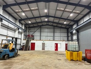 Pyle, Pyle to rent Interior Photo- Image 2 of 2