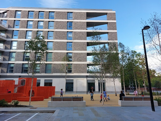 More details for 1 Sunrise Close, London - Retail to Rent