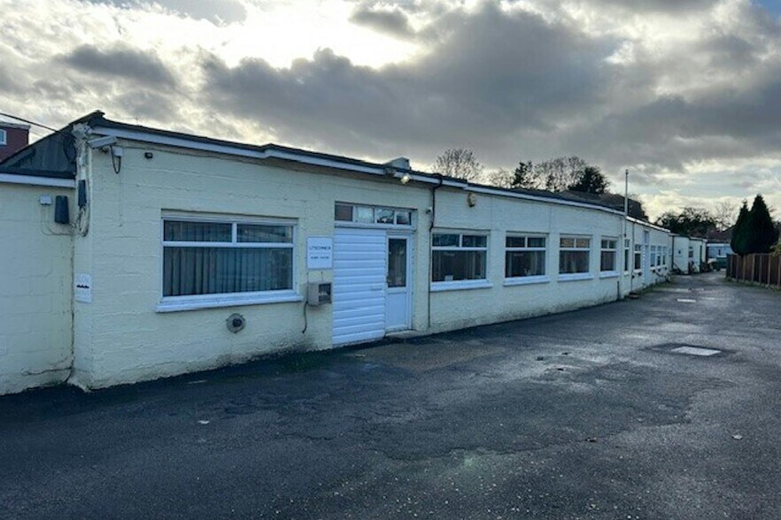 122 Heston Rd, Hounslow for sale - Building Photo - Image 1 of 1