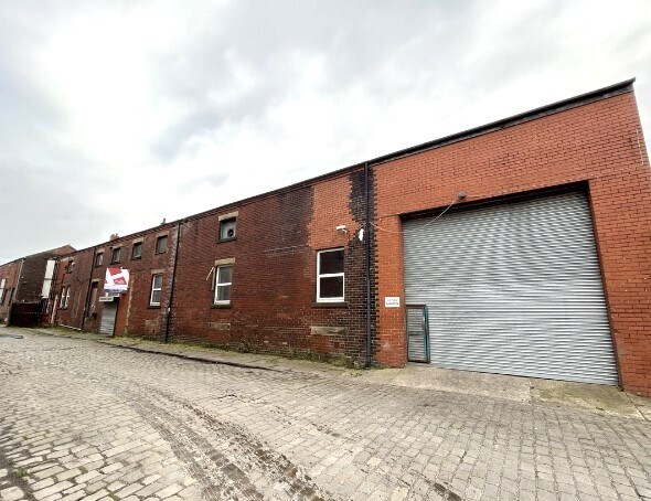 Bolton Rd, Bury for rent - Building Photo - Image 2 of 26