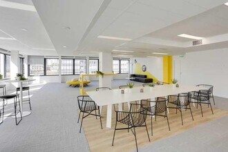 11 Avenue Dubonnet, Courbevoie to rent Building Photo- Image 1 of 1