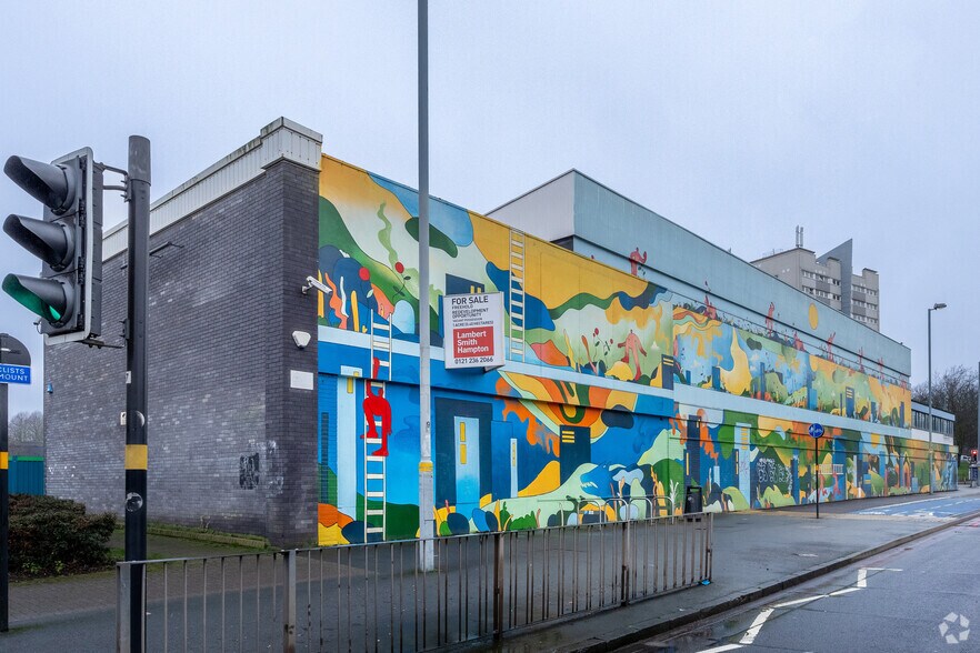 Newtown Leisure Centre/ Aston House portfolio of 2 properties for sale on LoopNet.co.uk - Primary Photo - Image 2 of 2