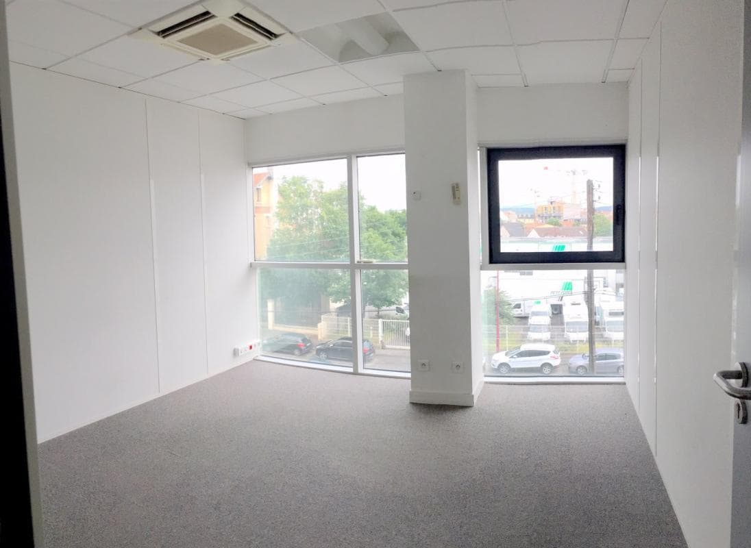 Office in Bezons to rent Interior Photo- Image 1 of 8